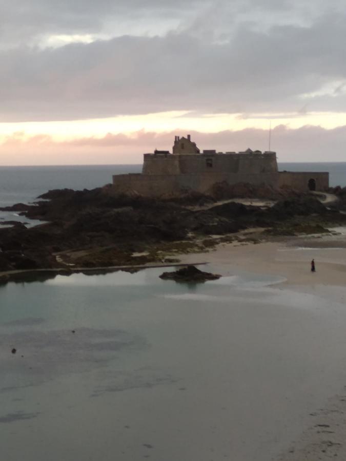 Le Manoir De La Pichardiere Cherrueix Buitenkant foto